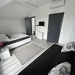Laura Apartmanhaz * Mórahalom