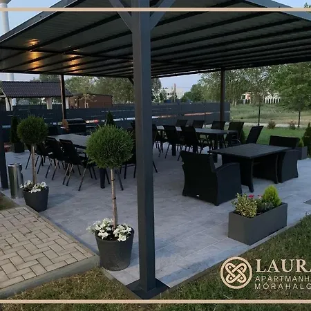 아파트 Laura Apartmanhaz *
