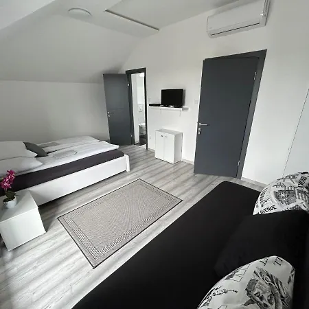 Laura Apartmanhaz * Mórahalom