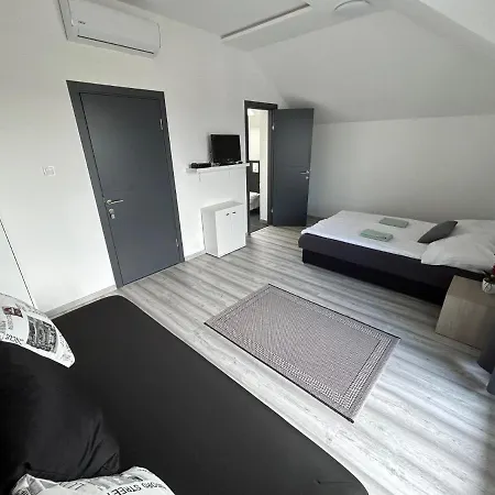 아파트 Laura Apartmanhaz *