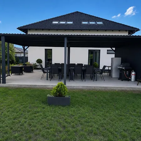 Laura Apartmanhaz Lejlighed