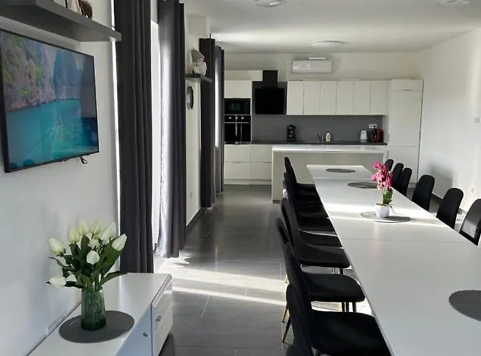 Laura Apartmanhaz